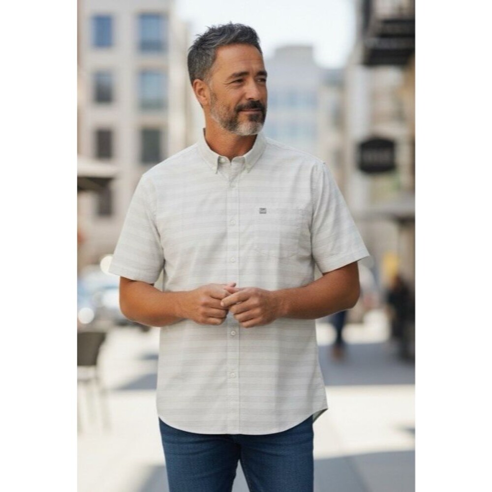 HUK mens performance short sleeve button shirt XL nautical athleisure gorpcore